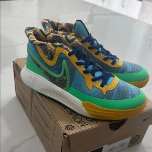Nike Kyrie 8 GO SE (PS) Multicolor Patterned Sneakers